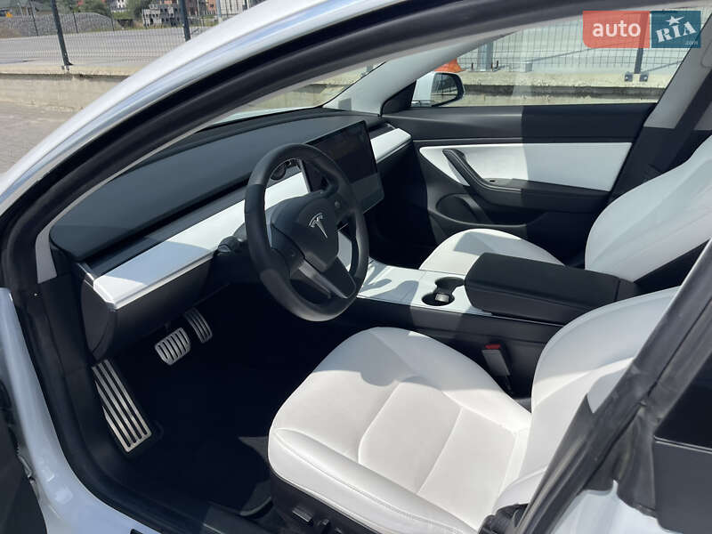 Седан Tesla Model 3 2019 в Черновцах