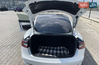 Седан Tesla Model 3 2019 в 