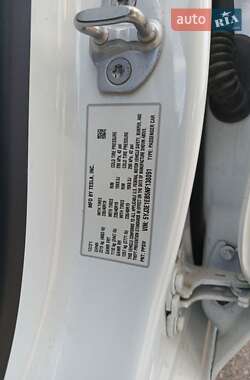 Седан Tesla Model 3 2021 в 