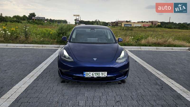 Седан Tesla Model 3 2022 в 