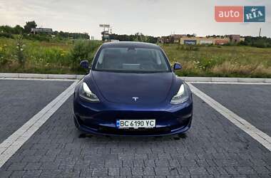 Седан Tesla Model 3 2022 в 