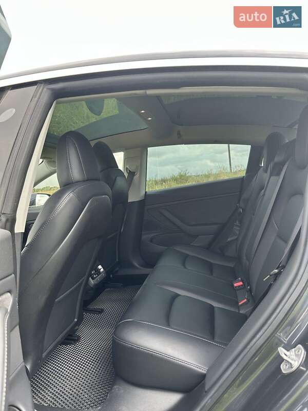 Седан Tesla Model 3 2019 в Києві