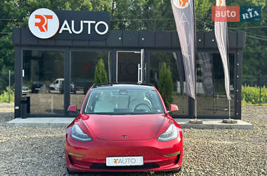 Седан Tesla Model 3 2020 в 