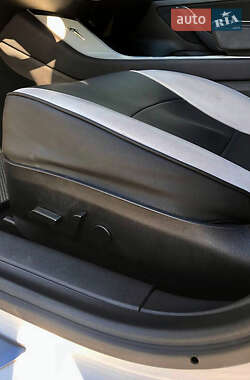 Седан Tesla Model 3 2020 в 