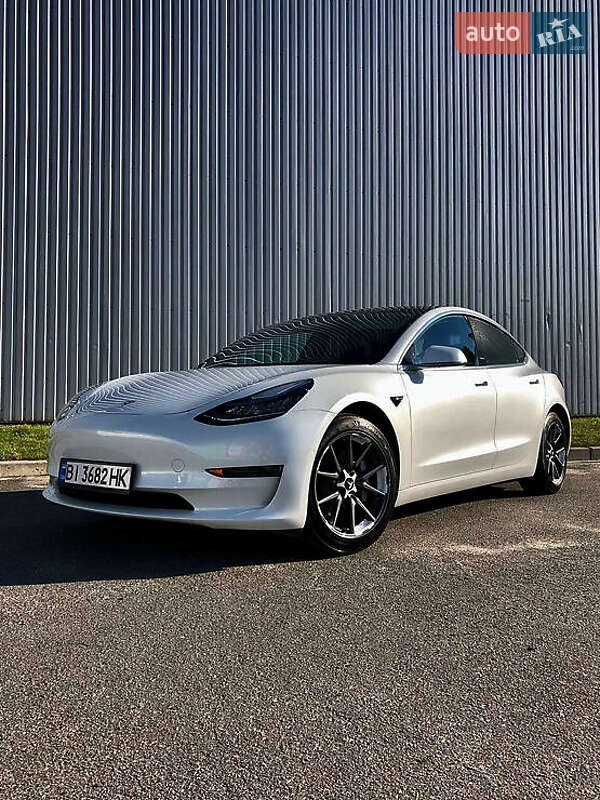 Седан Tesla Model 3 2020 в 