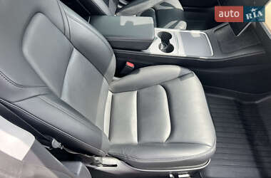 Седан Tesla Model 3 2021 в 