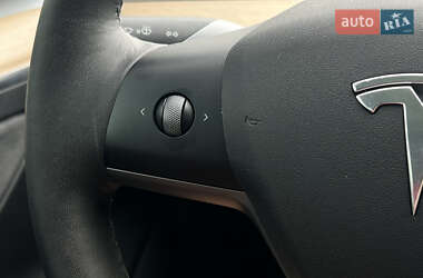 Седан Tesla Model 3 2021 в 