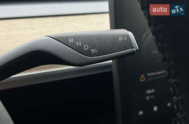 Седан Tesla Model 3 2021 в 