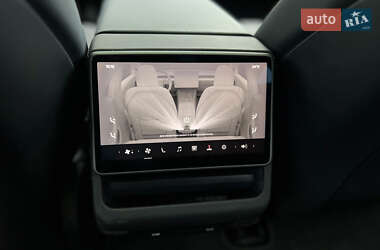Седан Tesla Model 3 2024 в 