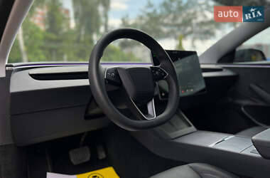Седан Tesla Model 3 2024 в 