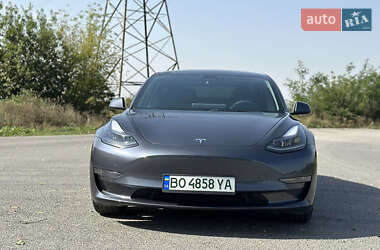 Седан Tesla Model 3 2022 в 