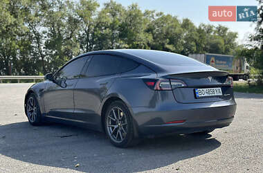 Седан Tesla Model 3 2022 в 