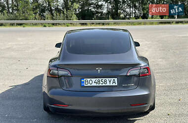 Седан Tesla Model 3 2022 в 