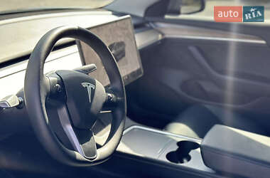 Седан Tesla Model 3 2022 в 