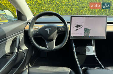 Седан Tesla Model 3 2019 в 