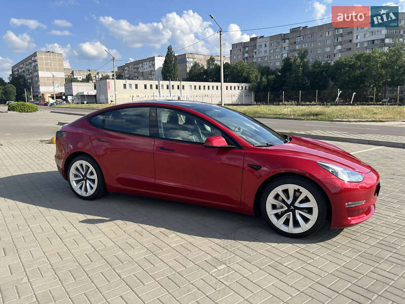 Седан Tesla Model 3 2021 в Черкасах