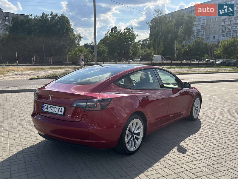 Седан Tesla Model 3 2021 в Черкасах