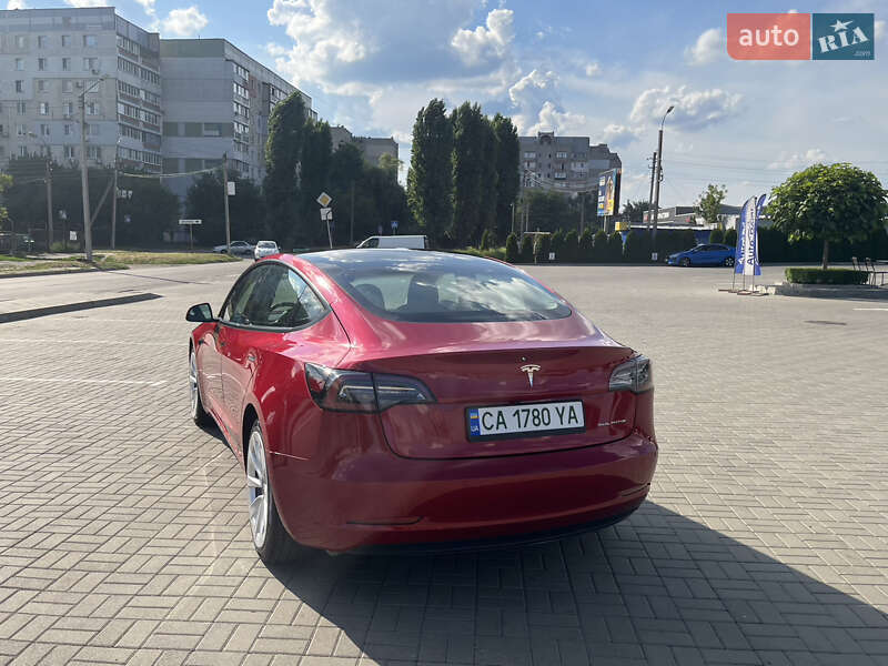 Седан Tesla Model 3 2021 в Черкасах