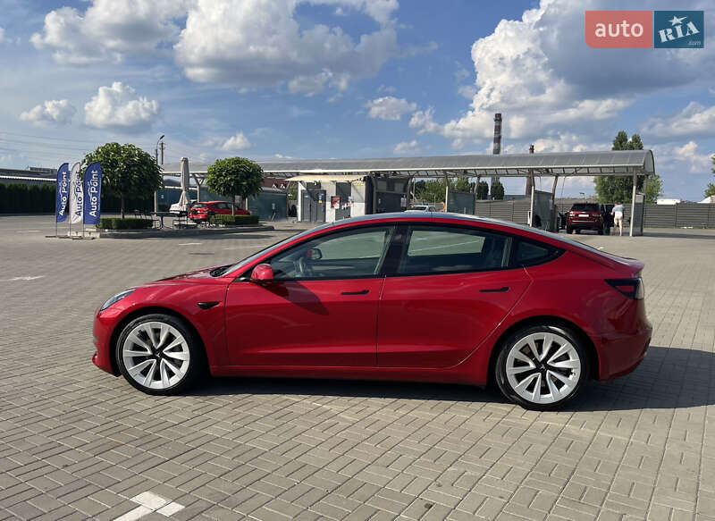 Седан Tesla Model 3 2021 в Черкасах