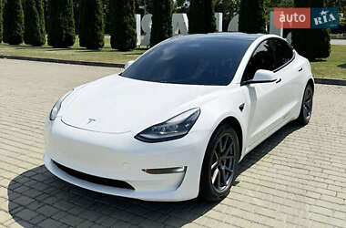 Седан Tesla Model 3 2021 в Львове