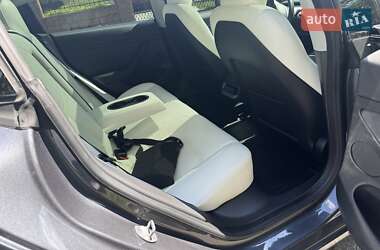 Седан Tesla Model 3 2023 в 