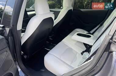 Седан Tesla Model 3 2023 в 