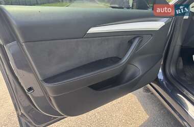 Седан Tesla Model 3 2023 в 