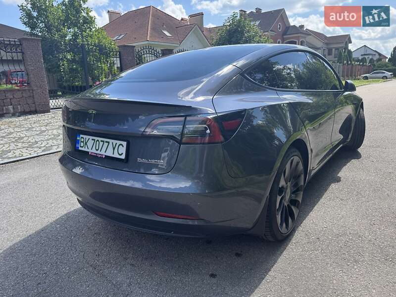 Седан Tesla Model 3 2023 в Ровно
