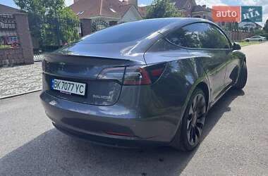 Седан Tesla Model 3 2023 в 