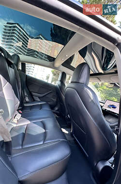 Седан Tesla Model 3 2022 в 