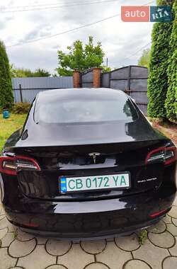Седан Tesla Model 3 2021 в 