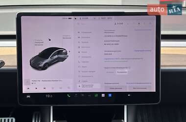 Седан Tesla Model 3 2019 в 