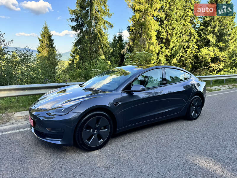 Седан Tesla Model 3 2023 в 