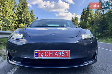 Седан Tesla Model 3 2023 в 