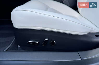 Седан Tesla Model 3 2023 в 