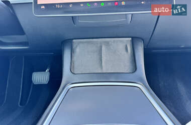 Седан Tesla Model 3 2023 в 