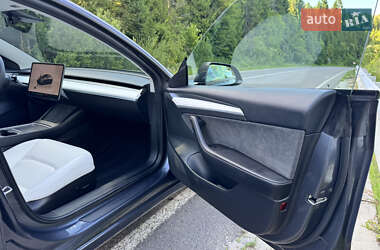 Седан Tesla Model 3 2023 в 
