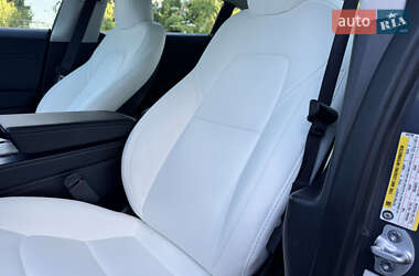 Седан Tesla Model 3 2023 в 