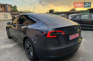 Седан Tesla Model 3 2021 в 