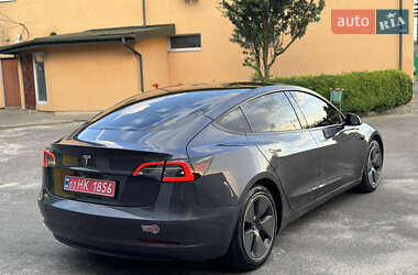 Седан Tesla Model 3 2021 в 