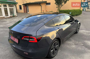 Седан Tesla Model 3 2021 в 