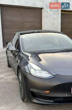 Седан Tesla Model 3 2021 в 