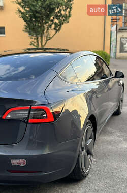 Седан Tesla Model 3 2021 в 