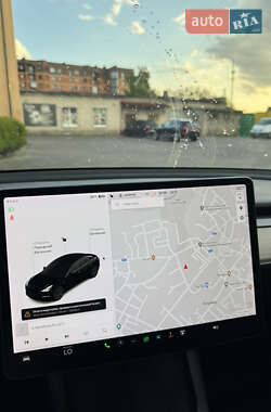 Седан Tesla Model 3 2021 в 