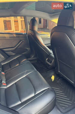 Седан Tesla Model 3 2021 в 