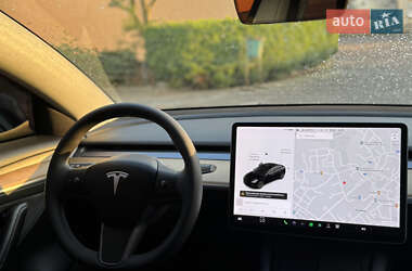 Седан Tesla Model 3 2021 в 