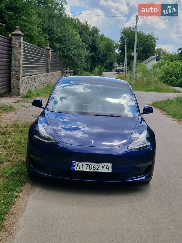 Седан Tesla Model 3 2022 в 