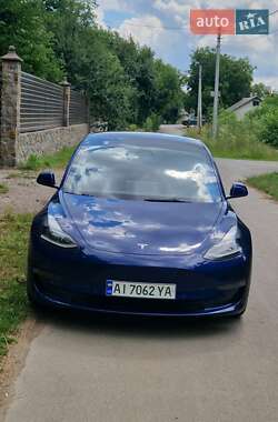 Седан Tesla Model 3 2022 в 