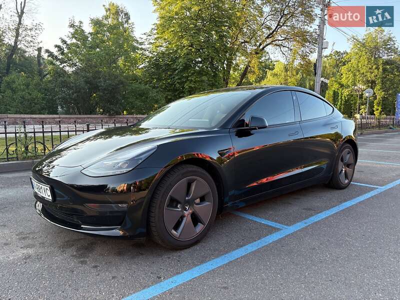 Седан Tesla Model 3 2022 в 