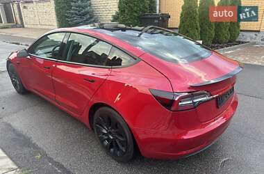 Седан Tesla Model 3 2022 в 